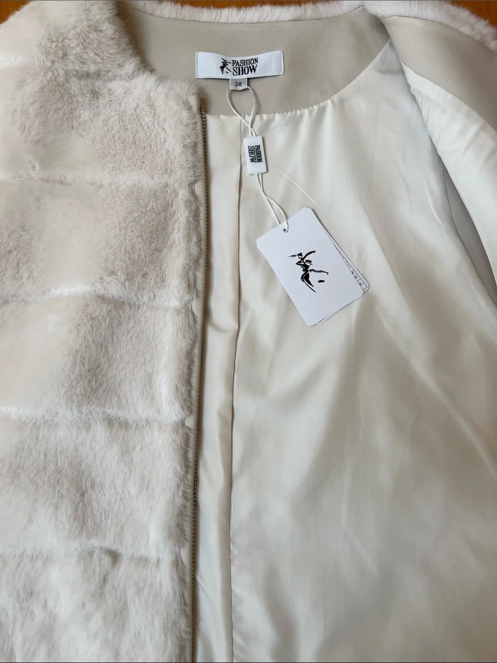 Leather Faux Fur Vest in Light Cream M - Picture 8 of 10